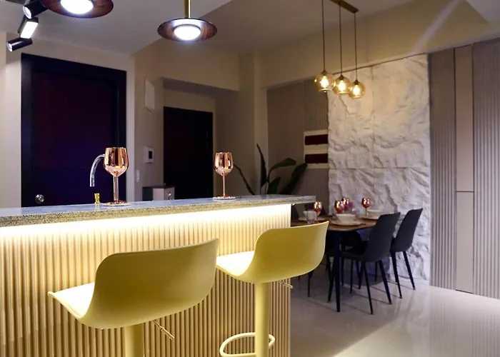 Luxury 2br In Uptown Parksuites Bgc Balcony & Prime Location Apartment Manila