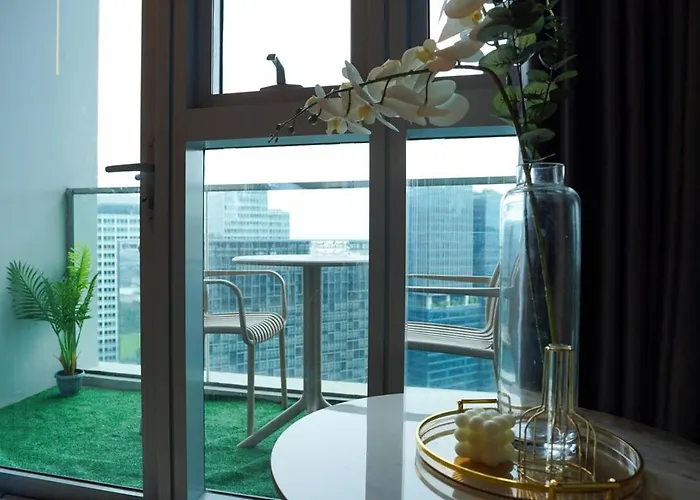 Luxury 2br In Uptown Parksuites Bgc Balcony & Prime Location Apartment Manila