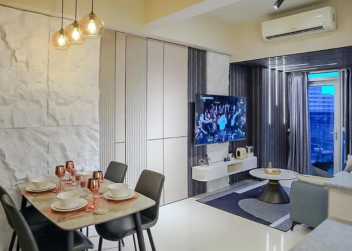 Luxury 2br In Uptown Parksuites Bgc Balcony & Prime Location Apartment