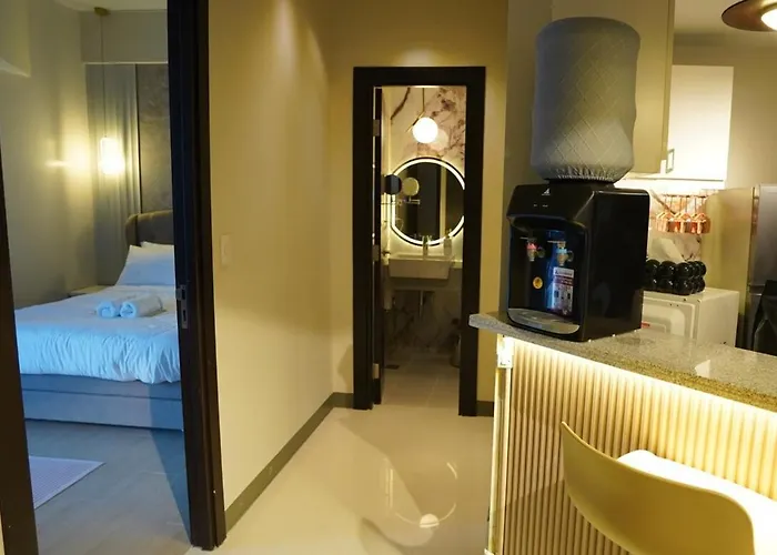 Luxury 2br In Uptown Parksuites Bgc Balcony & Prime Location Apartment