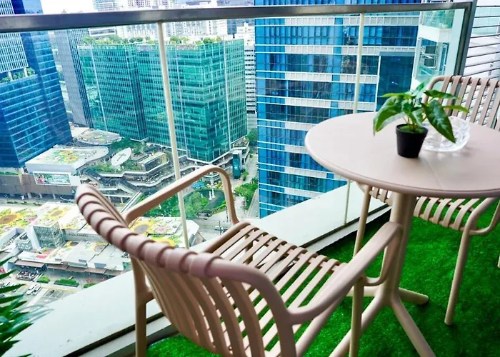 Luxury 2br In Uptown Parksuites Bgc Balcony & Prime Location Apartment Manila